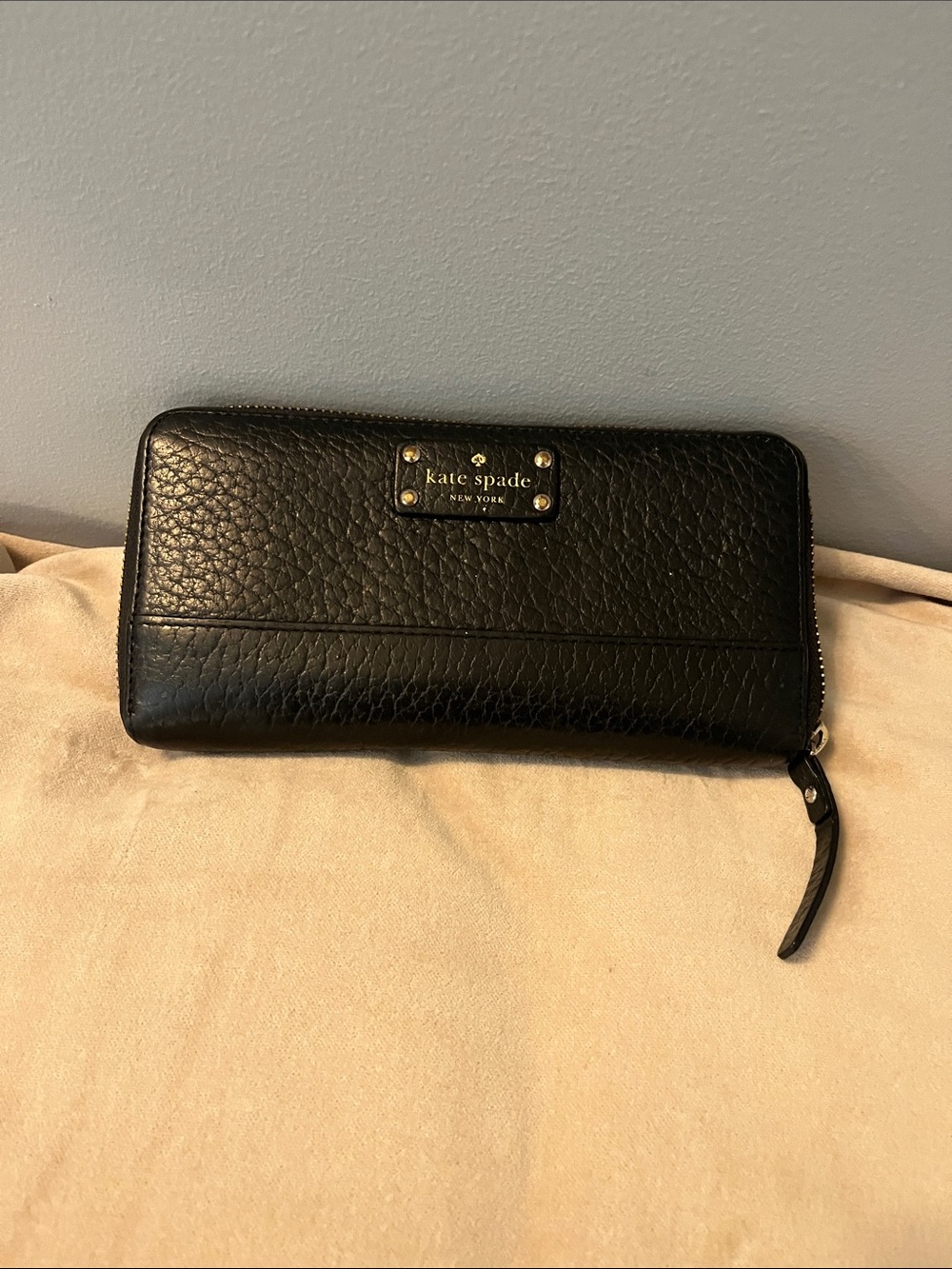 kate spade Black Pebbled Leather Zip Wallet with Gold Plaque